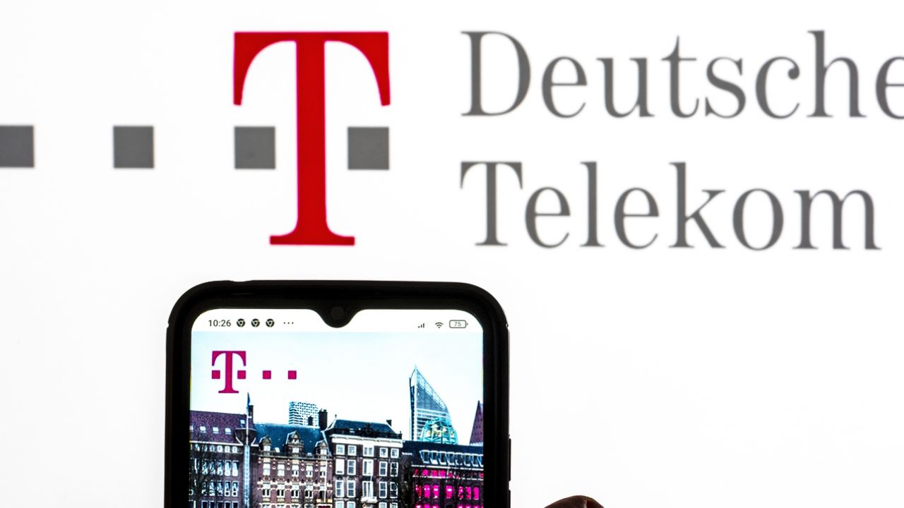 T-Mobile chce od ZPP miliona złotych (fot. Igor Golovniov/SOPA Images/ LightRocket via Getty Images)
