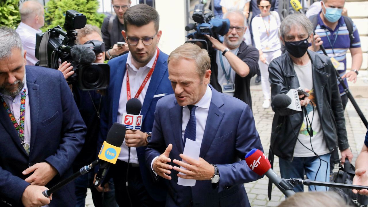 Powrót Tuska. Niemiecka prasa: Donald Tusk liderem opozycji, Polska zmierza ku pojedynkowi wagi superciężkiej - Vimarsana News