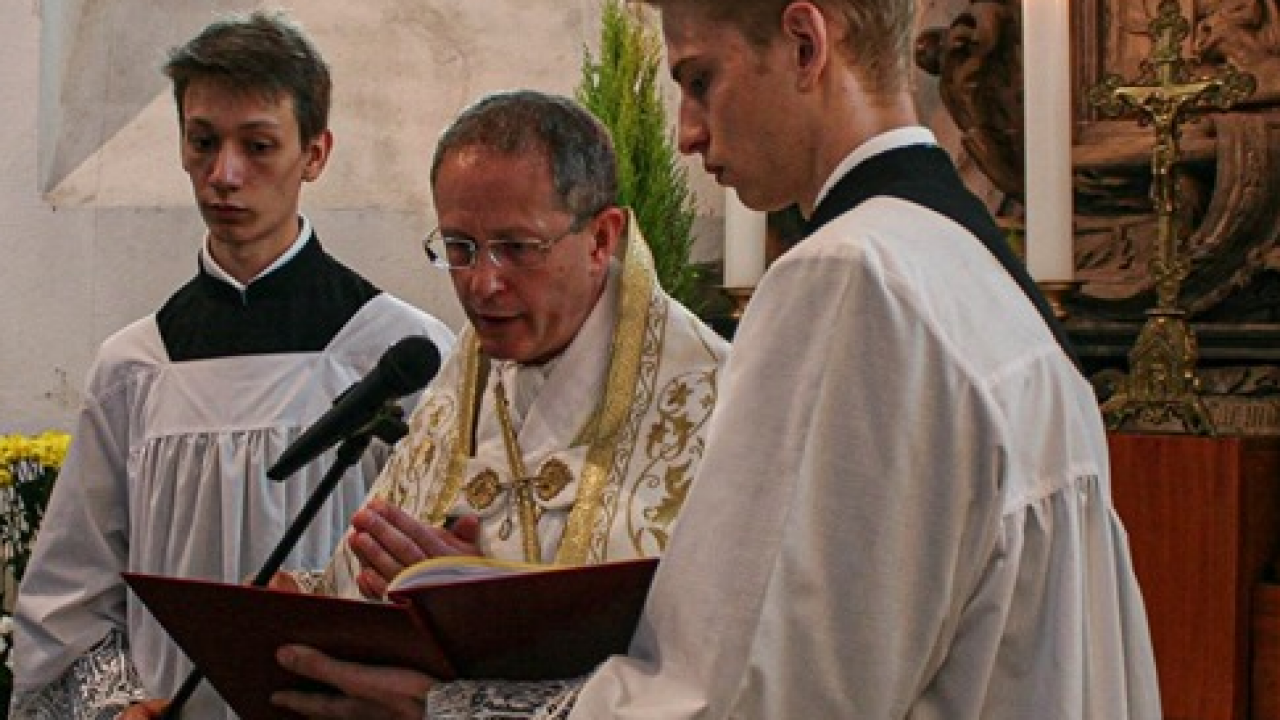 Napadnięty przez nożownika kapłan posługuje w Duszpasterstwie Wiernych Tradycji Łacińskiej w Archidiecezji Wrocławskiej (fot. FB/tradycja.lacinska.wroclaw)