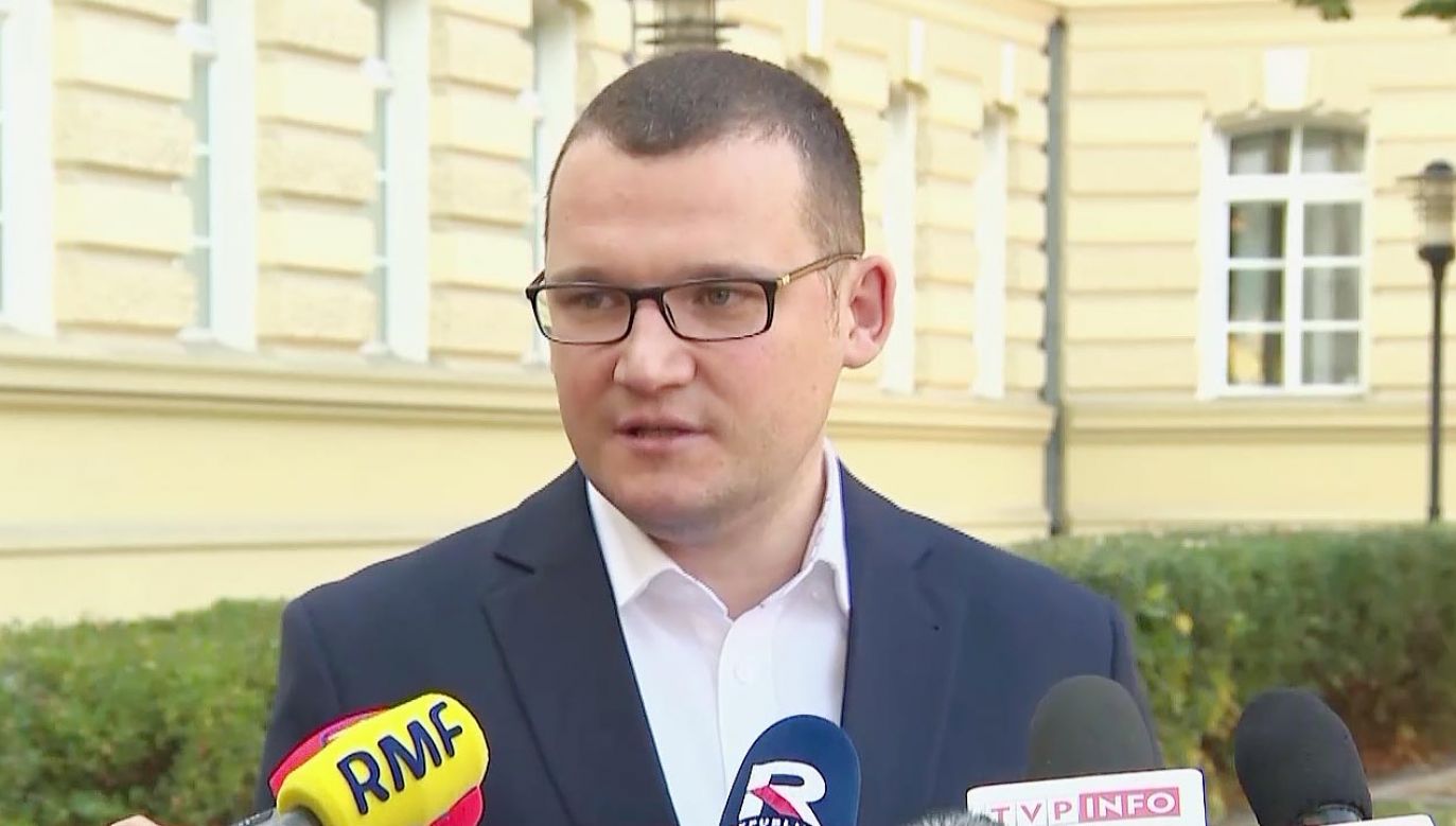 Wiceszef Ministerstwa Spraw Wewnętrznych i Administracji Paweł Szefernaker. (fot. TVP Info)