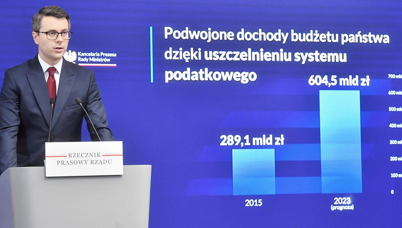 Dochody państwa rosną z roku na rok (fot. PAP/Radek Pietruszka)