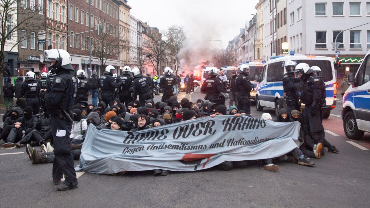 Niemcy: marsz neonazistów w Akwizgranie nie wypalił. Kontrdemonstracja ...