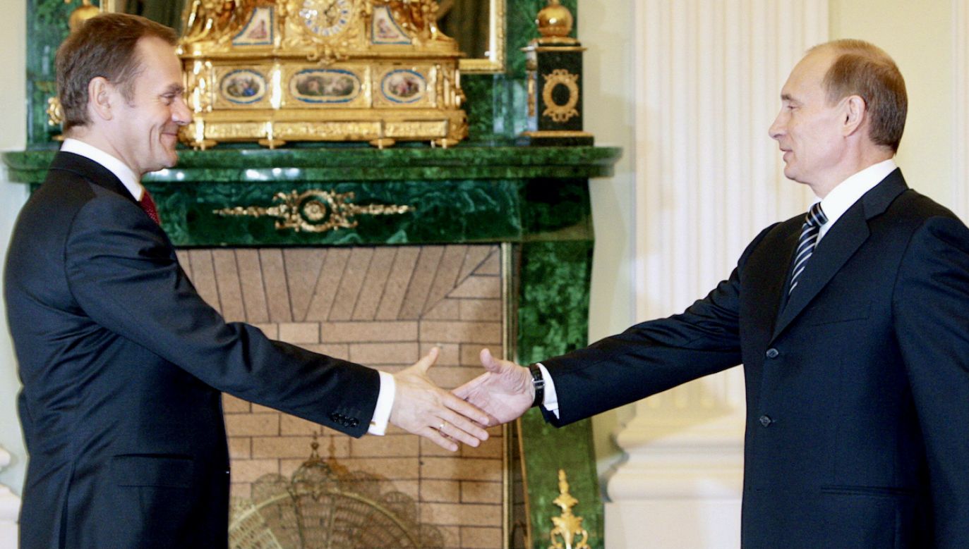 Donald Tusk podczas spotkania z Władimirem Putinem (fot. arch.PAP//EPA/NATALIA KOLESNIKOVA)
