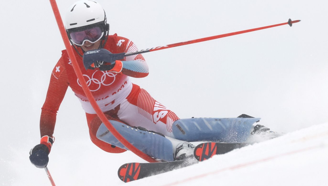 Szwajcarka Michelle Gisin odrobiła stratę ze zjazdu i zgarnęła złoty medal w kombinacji alpejskiej. (fot. PAP/EPA)