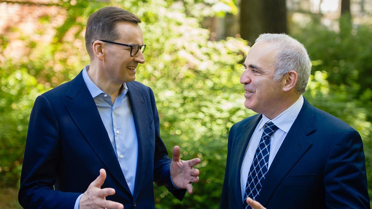 Premier Mateusz Morawiecki i Garri Kasparow (fot. Krystian Maj/KPRM)