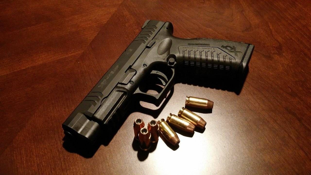 Śledczy ustalili, że broń w domu znajdowała się legalnie (fot. Pixabay)