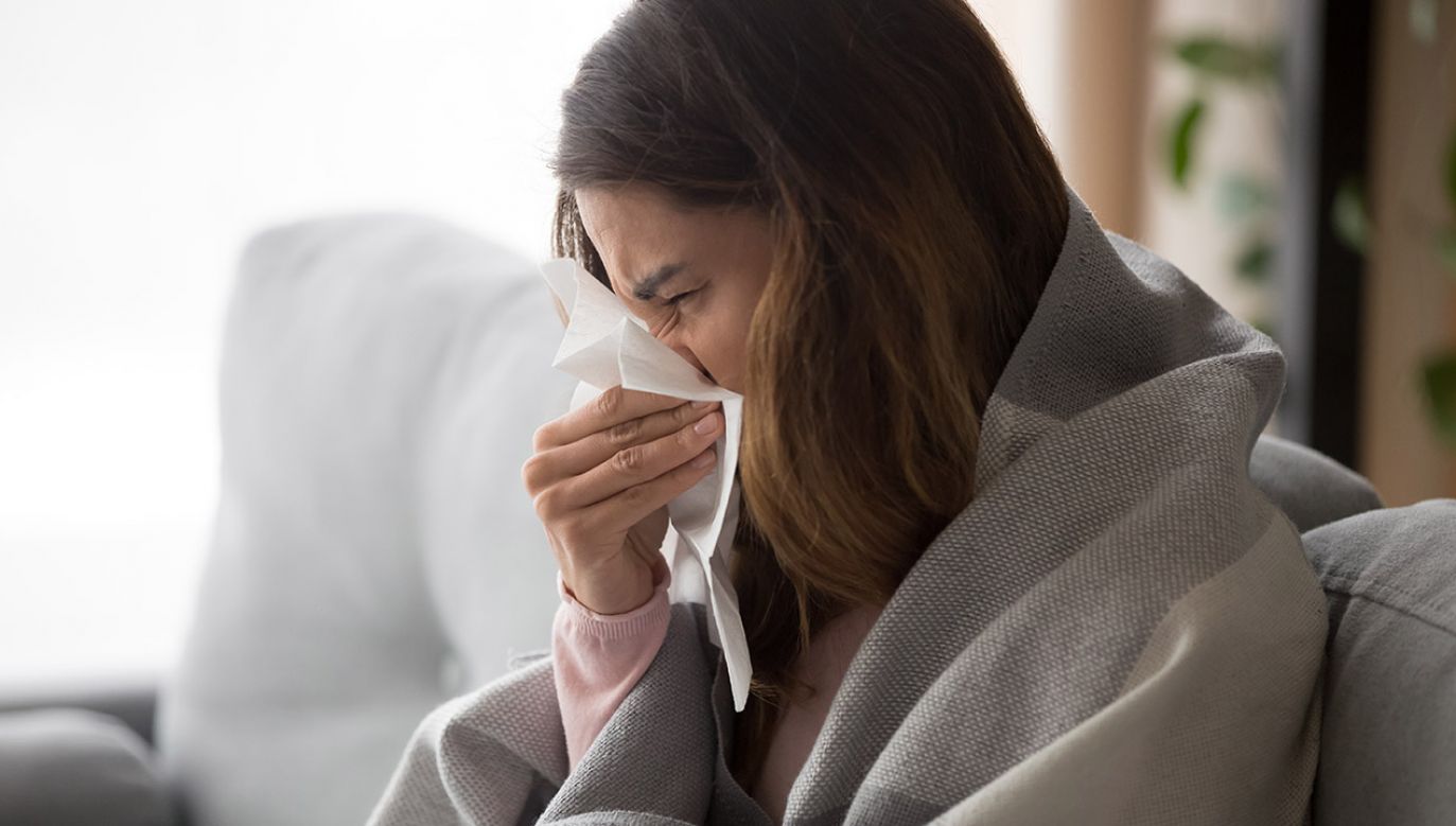 Liczba zachorowań na grypę maleje (fot. Shutterstock/fizkes)