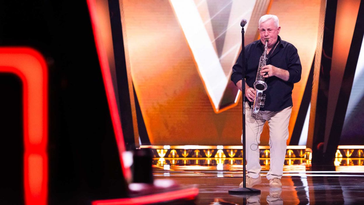 Tadeusz Paździej zmierzył się z utworem „Pożar w Kwaśniewicach” zespołu Niebiesko-Czarni. Niestety, wykonanie to nie wystarczyło, by przejść do kolejnego etapu. Fot. Arsen Petrovych/ TVP