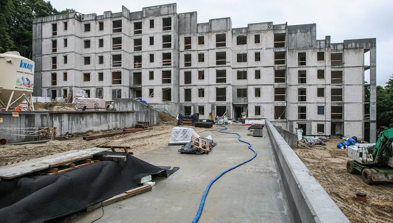 Deweloperzy budują mniej mieszkań (fot. Michal Fludra/NurPhoto via Getty Images)