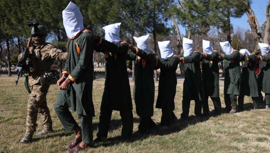 Talibowie wciąż stanowią zagrożenie w Afganistanie (fot. EPA/JALIL REZAYEE)