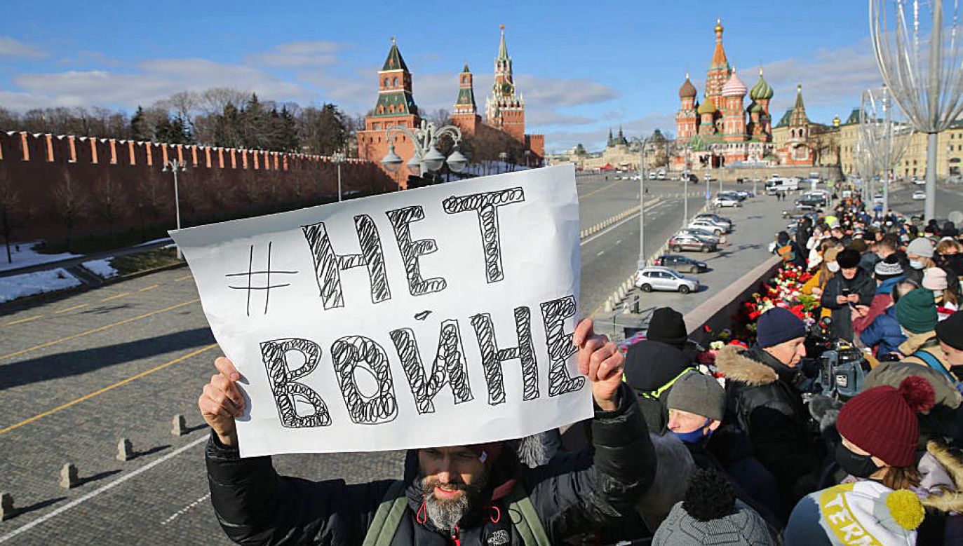 Protesty w Rosji przeciwko wojnie na Ukrainie są represjonowane przez kremlowskie służby (fot. Konstantin Zavrazhin/Getty Images)