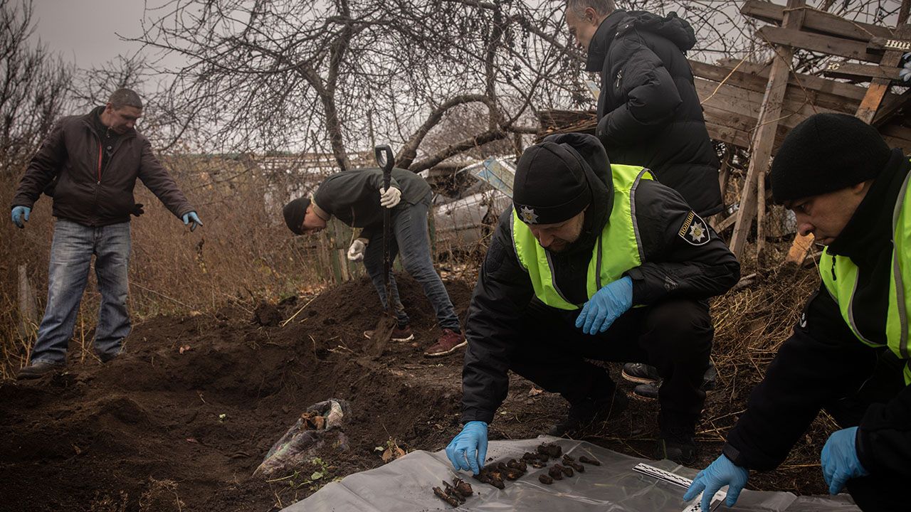 Skala rosyjskich zbrodni na Ukrainie jest przerażająca (fot.  Chris McGrath/Getty Images)