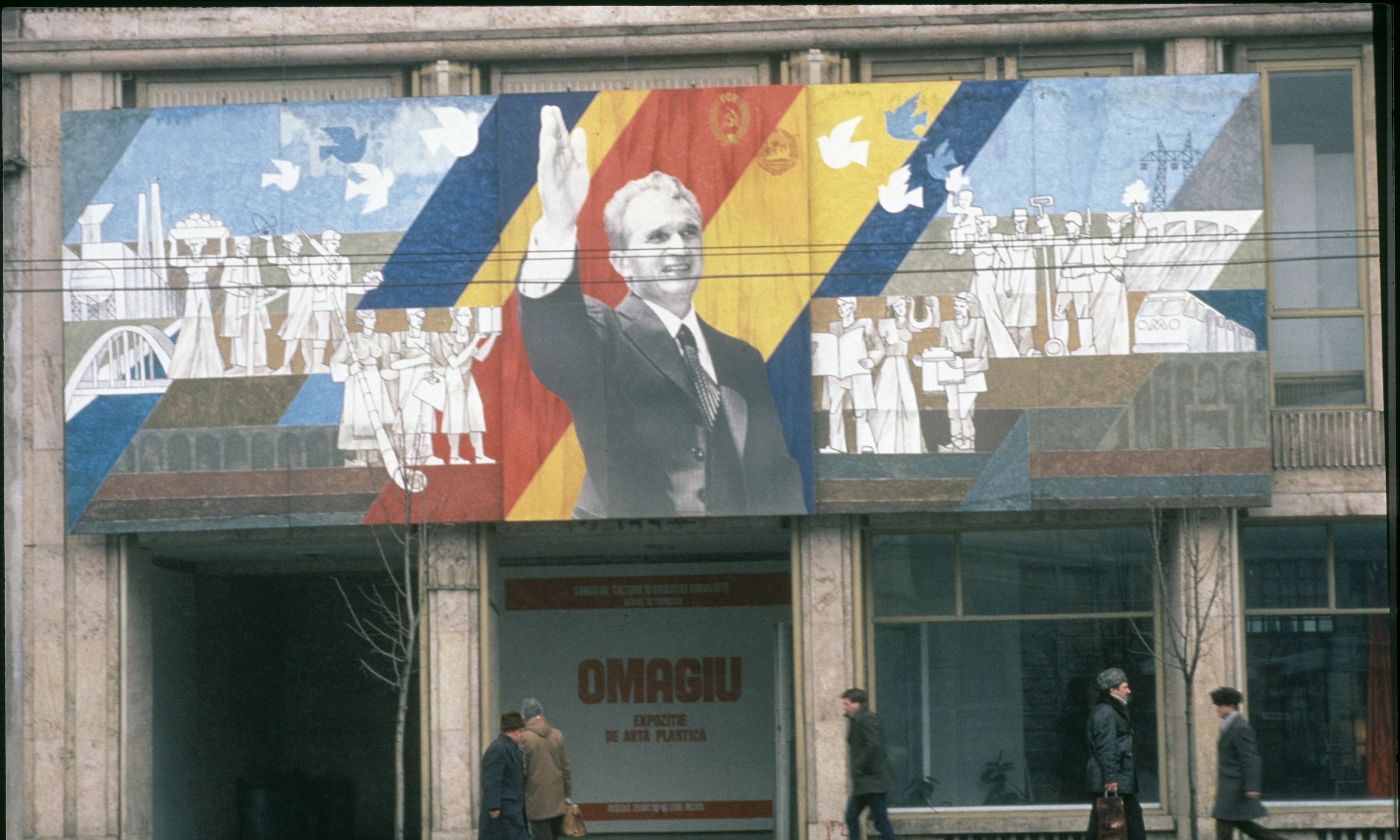 Plakat z Nicolae Ceaușescu w Bukareszcie z 1986 roku. Fot. Illustré/RDB/ullstein bild via Getty Images